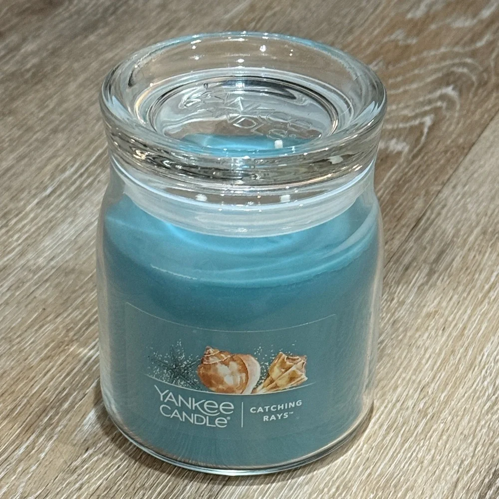 New Yankee Candle Catching Rays 13oz Medium Jar Blue Turquoise Scented